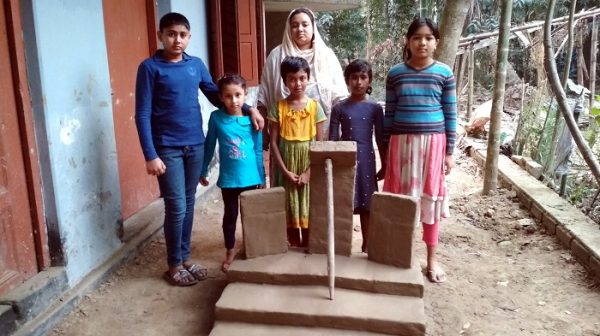 শিশুরা নির্মাণ করলো দুই হাজার শহিদ মিনার