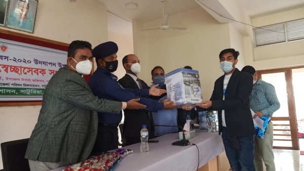 আন্তর্জাতিক সেচ্ছাসেবক দিবস উপলক্ষে সেচ্ছাসেবকদের সম্মাননা  দিলেন উপজেলা নির্বাহী অফিসার