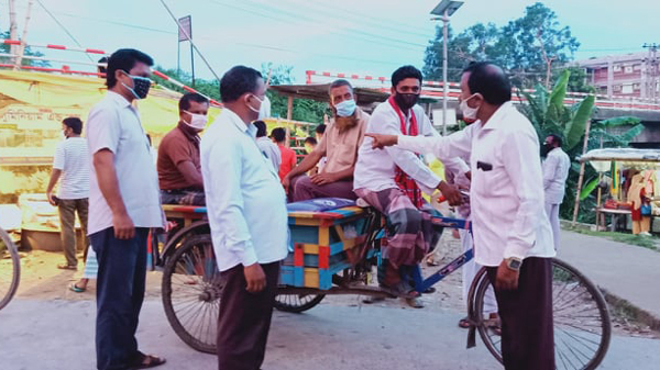 করোনায় সামাজিক দূরত্ব বজায় রাখতে কাজ করছে, ধানকোড়া ইউনিয়ন শ্রমিকলীগ